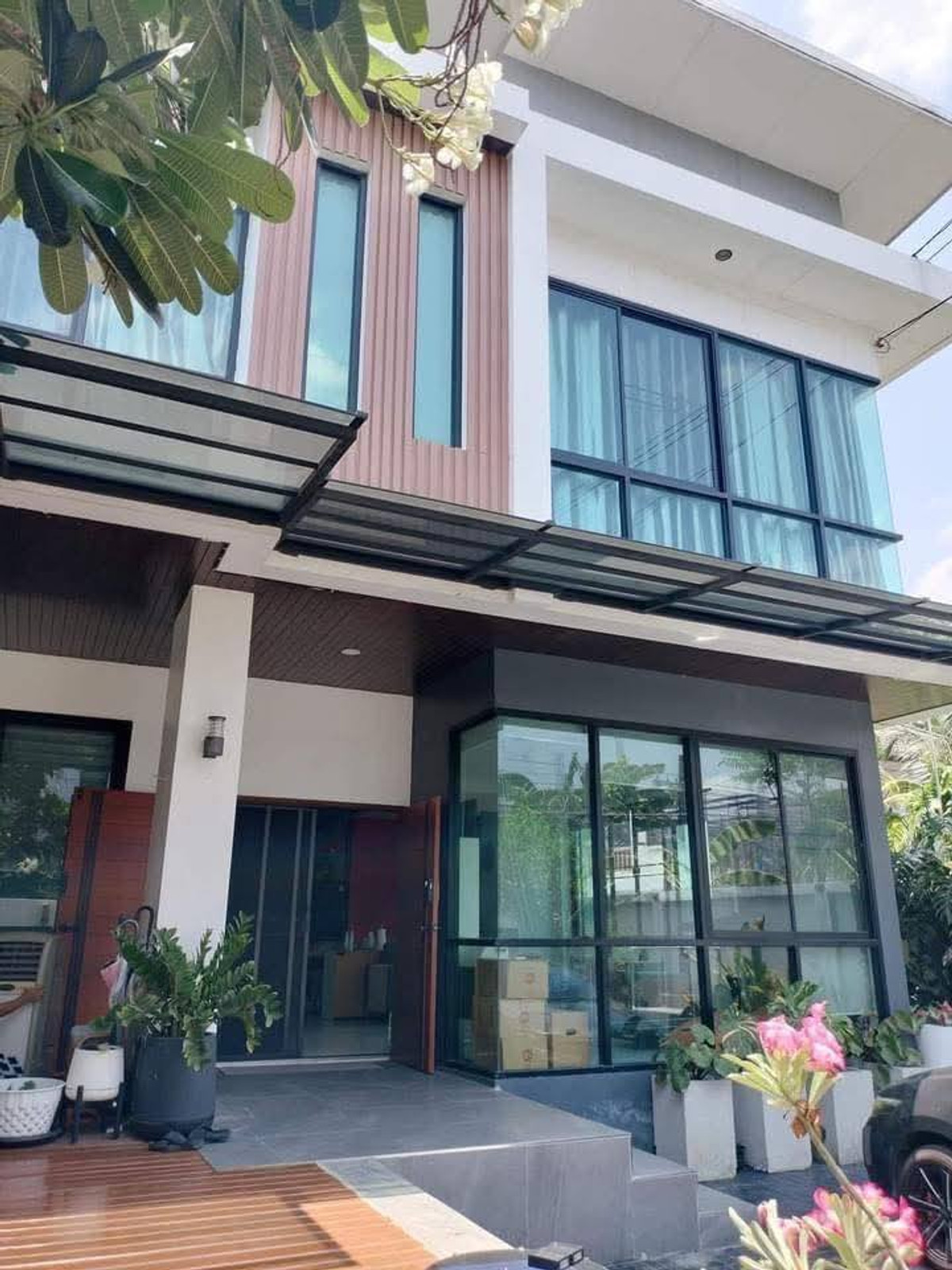 ขายบ้านลาดพร้าว เซ็นทรัลลาดพร้าว : ที่ดิน 98ตรว พื้นที่ใช้สอย 460ตรม 5นอน4น้ำ บ้านเดี่ยว 2 ชั้น โชคขัย 4 ลาดพร้าว 32 จตุจักร