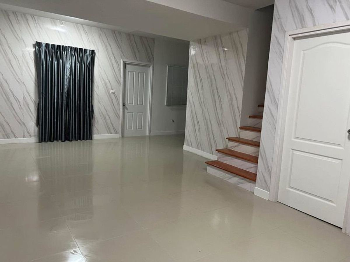 For SaleTownhomeBangna, Bearing, Lasalle : 21.4 sq m, 4 bedrooms, 2 bathrooms, 2-story townhome, Lalin Town Lio Bliss Theparak-Bang Bo.