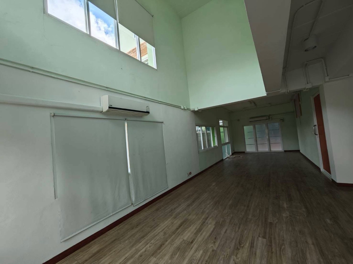 For RentOfficePattanakan, Srinakarin : For rent: 4-story office building, Soi On Nut 66 - Srinakarin 45, parking for 7 cars.