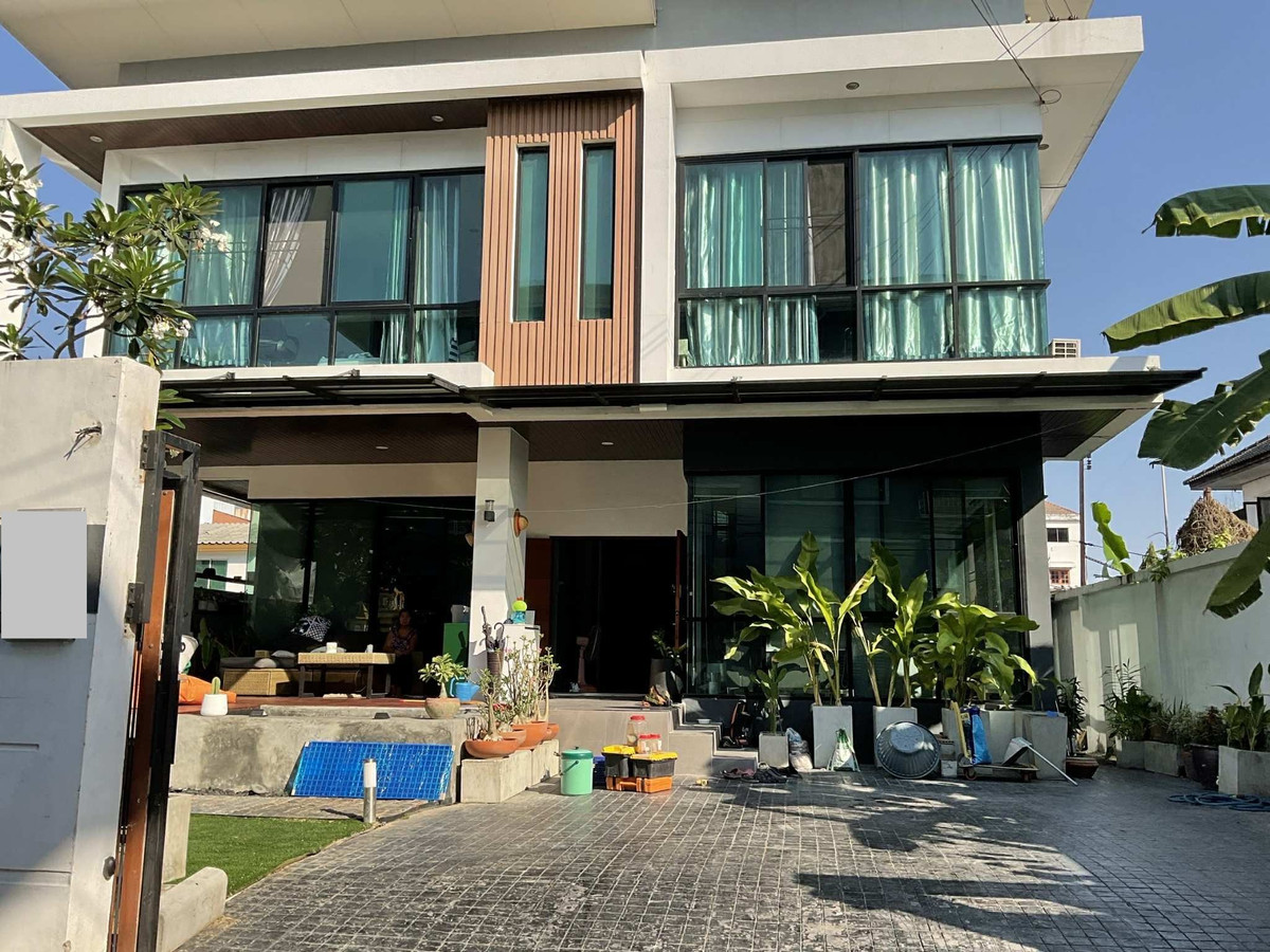 ขายบ้านลาดพร้าว เซ็นทรัลลาดพร้าว : ที่ดิน 98ตรว พื้นที่ใช้สอย 460ตรม 5นอน4น้ำ บ้านเดี่ยว 2 ชั้น โชคขัย 4 ลาดพร้าว 32 จตุจักร