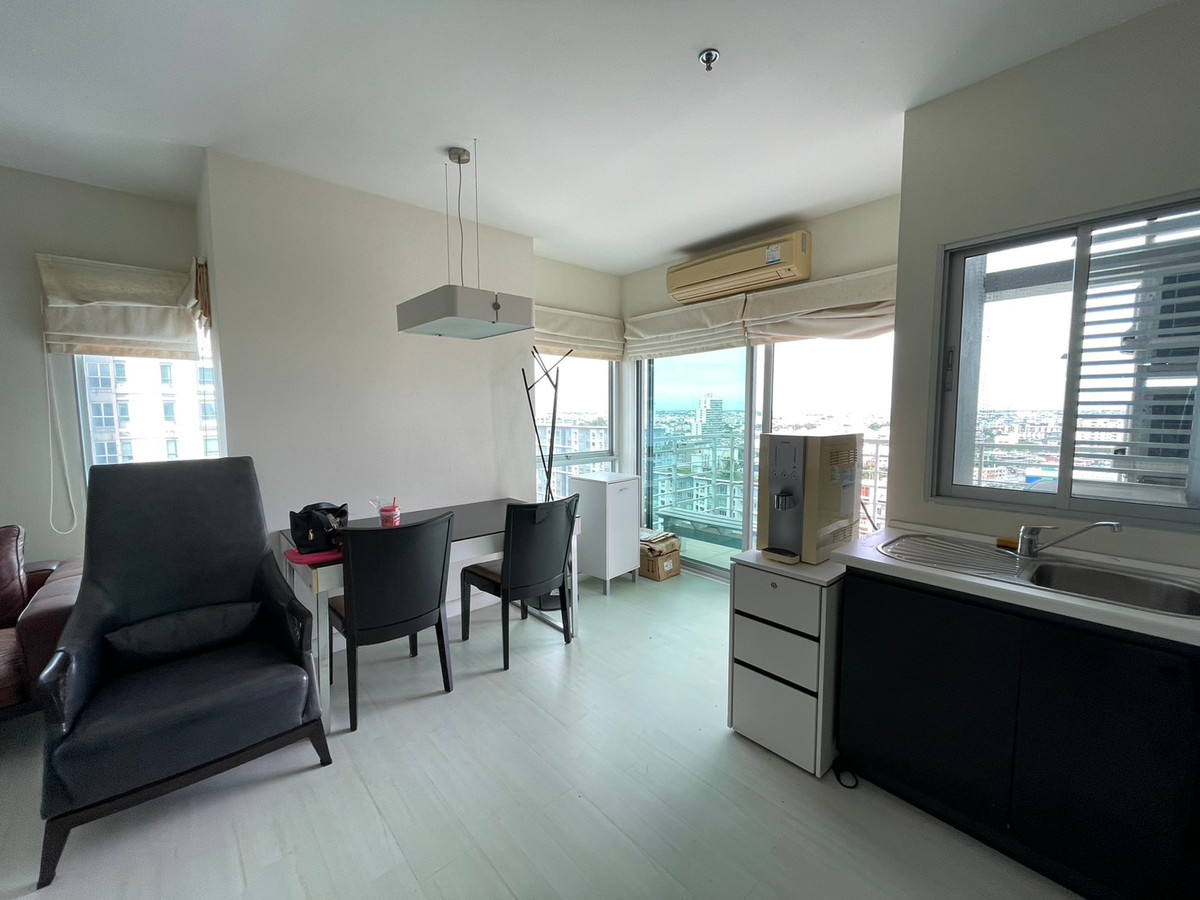 For SaleCondoLadprao, Central Ladprao : Where can I find this price? Selling for only 4.5 m The Room Ratchada-Ladprao, large room 62 sqm, 2 bedrooms, high floor, best view in the project, near MRT Ladprao, very convenient to travel.  If interested, you can make an appointment to view at 064-669