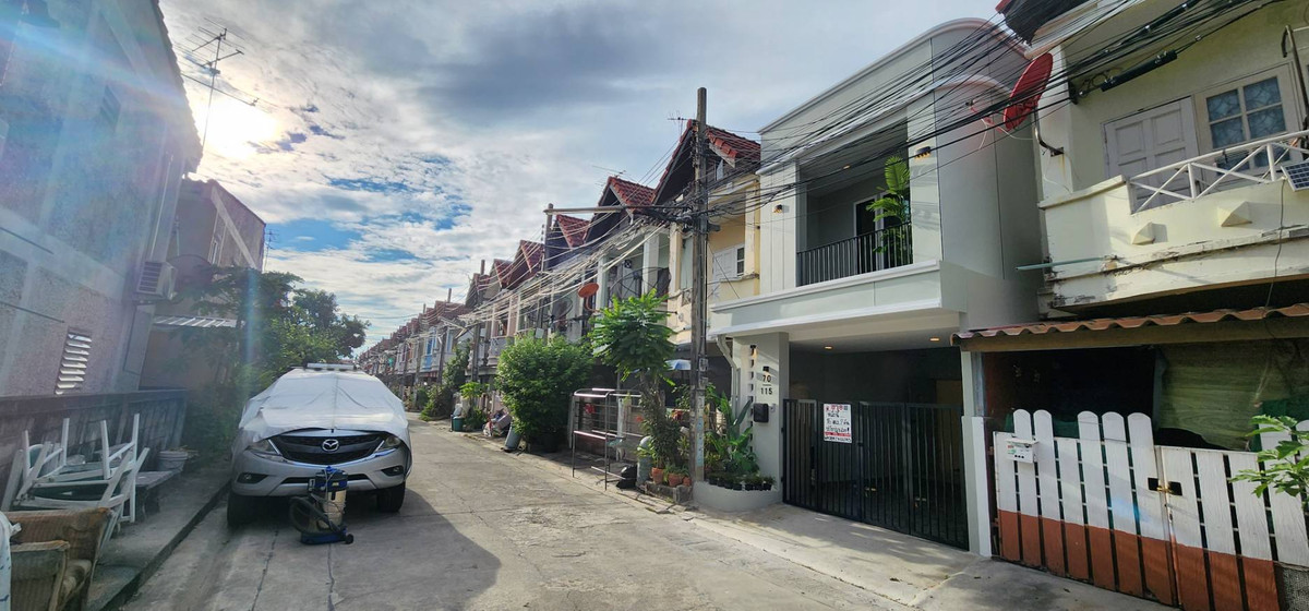 ขายทาวน์โฮมนวมินทร์ รามอินทรา : ขายทาวเฮ้าส์หมู่บ้านเลิศอุบล  รีโนเวทใหม่ 16 ตรว. 