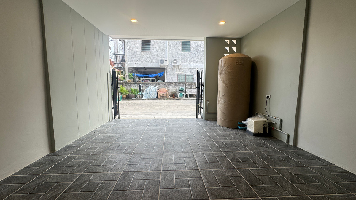 ขายทาวน์โฮมนวมินทร์ รามอินทรา : ขายทาวเฮ้าส์หมู่บ้านเลิศอุบล  รีโนเวทใหม่ 16 ตรว. 