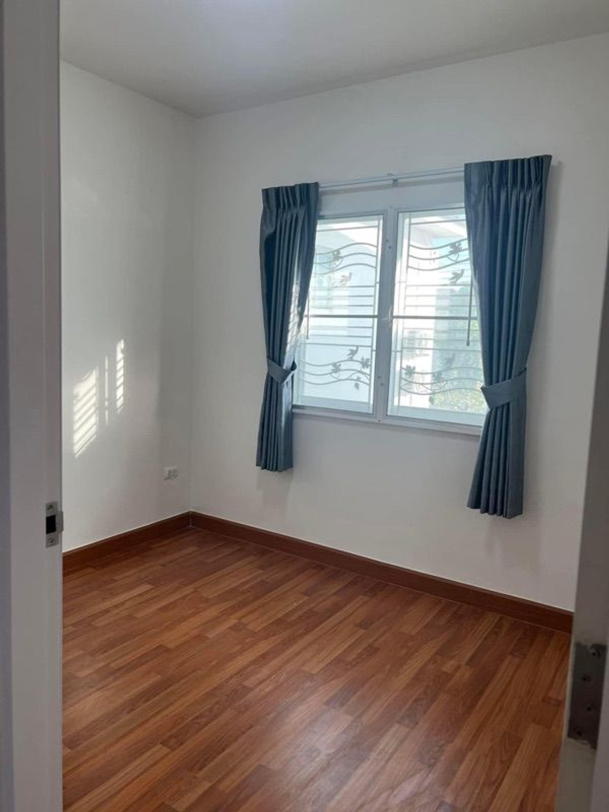 For SaleTownhomeBangna, Bearing, Lasalle : 21.4 sq m, 4 bedrooms, 2 bathrooms, 2-story townhome, Lalin Town Lio Bliss Theparak-Bang Bo.