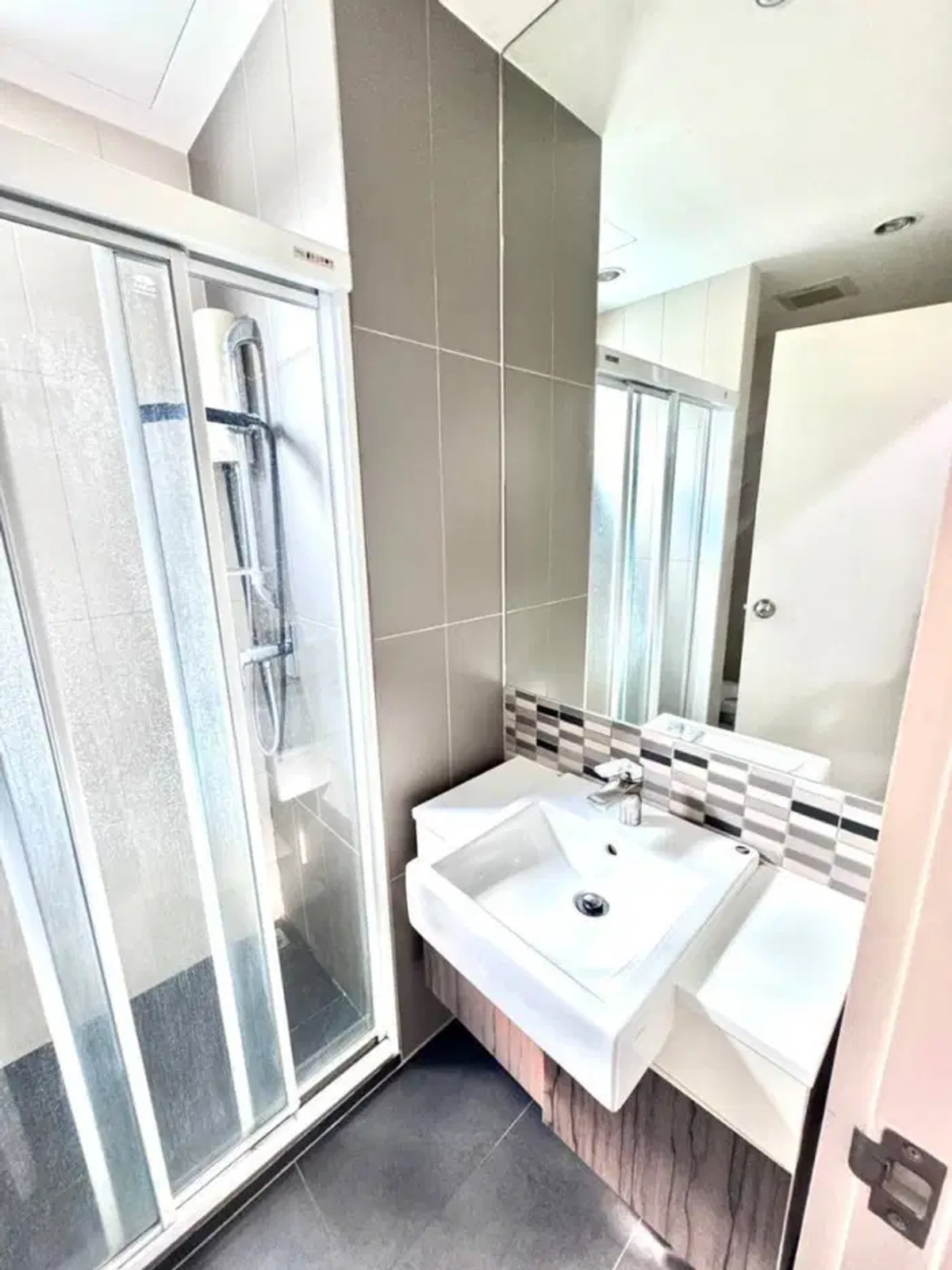 For RentCondoAri,Anusaowaree : Centric Aree Station 56 sq.m. Please add LINE ID @806qphgn 