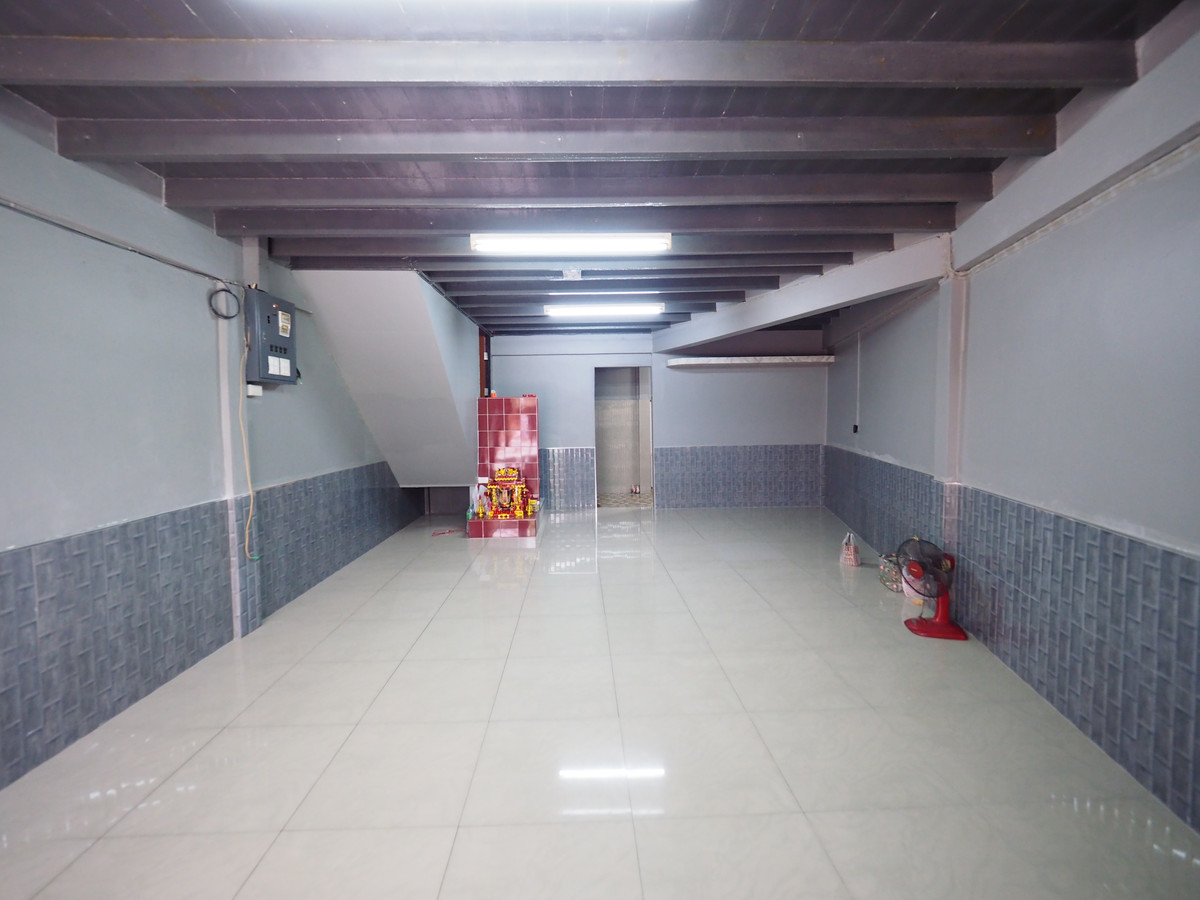 For RentTownhomeRama3 (Riverside),Satupadit : For rent: Two-storey townhouse 96 sqm. corner unit, 50m from Soi Chan Sathon District