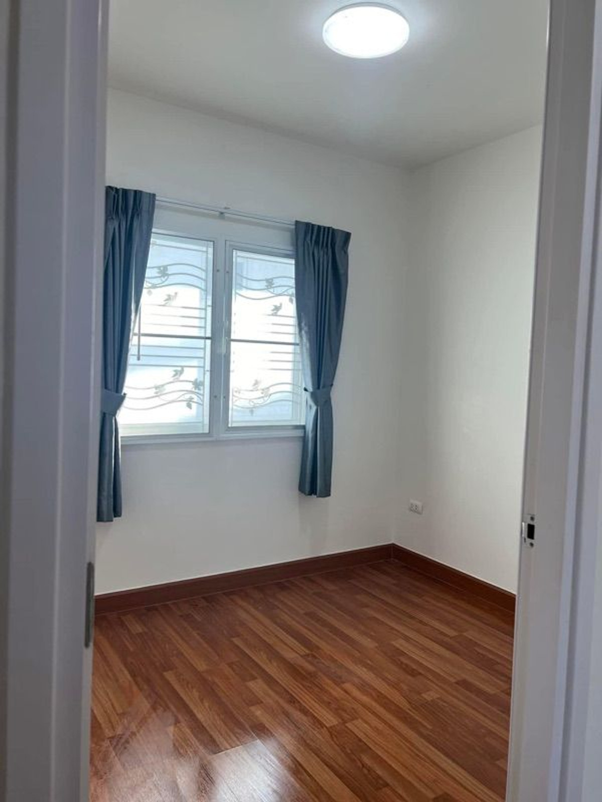 For SaleTownhomeBangna, Bearing, Lasalle : 21.4 sq m, 4 bedrooms, 2 bathrooms, 2-story townhome, Lalin Town Lio Bliss Theparak-Bang Bo.