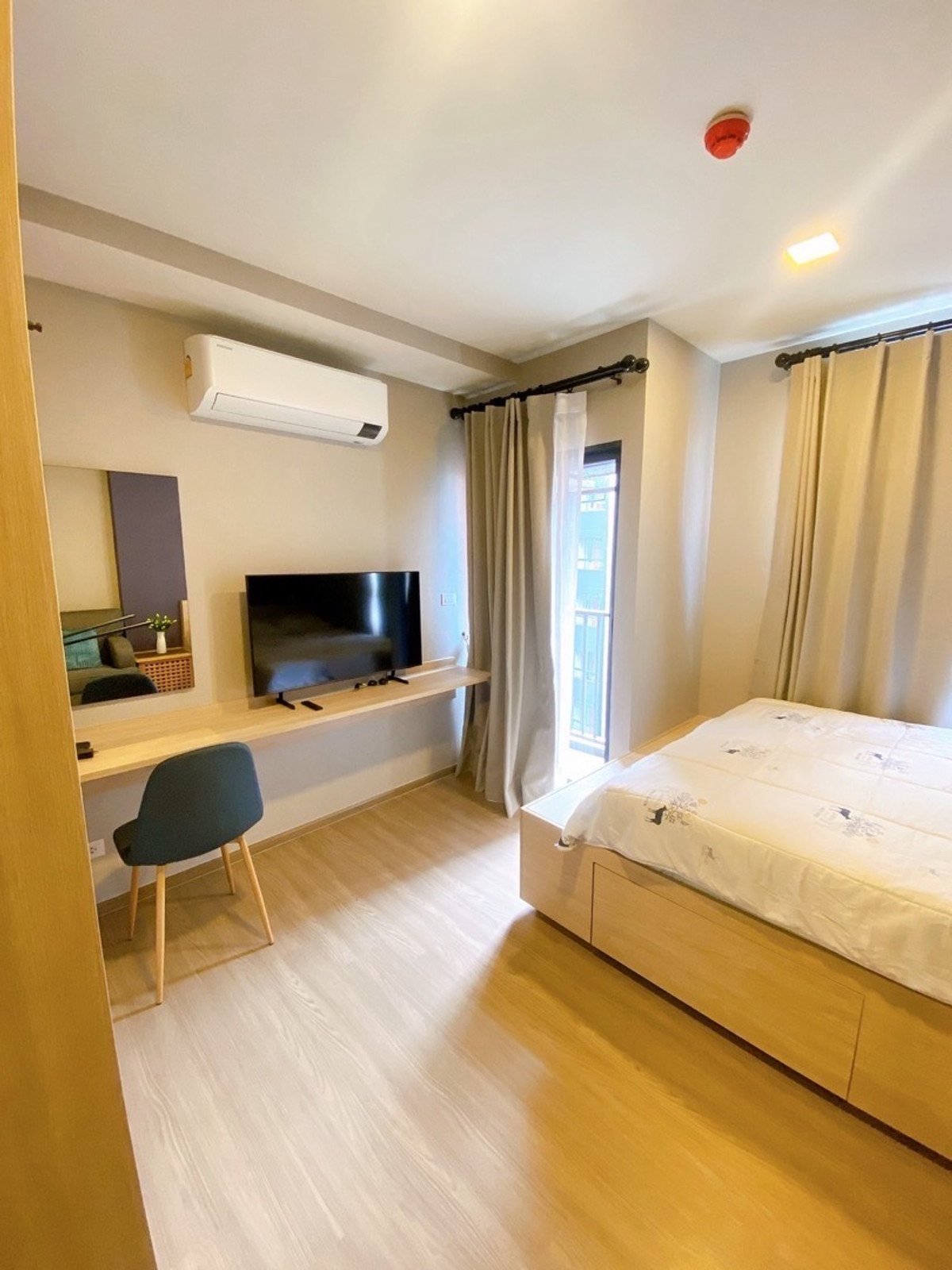 For SaleCondoBangna, Bearing, Lasalle : 📍📍For sale THE MUVE Bangna (The Move Bangna)📍📍👉 Low Rise Condo👉 1 bedroom, 1 bathroom, 25.19 sq m.👉 7th floor, swimming pool view👉Fully Furnished💸 1,890,000 baht📍This price includes all expenses on the day of ownership transfer.