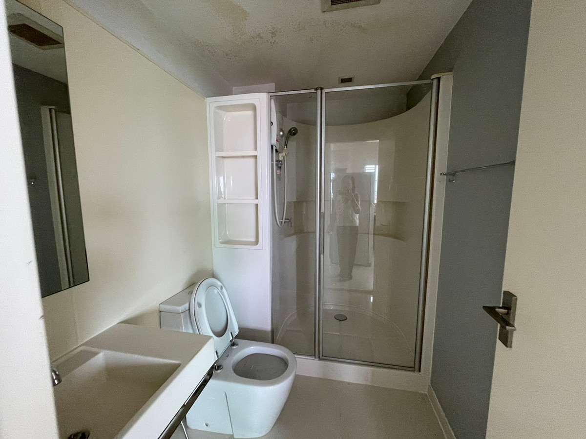 For SaleCondoLadprao, Central Ladprao : Where can I find this price? Selling for only 4.5 m The Room Ratchada-Ladprao, large room 62 sqm, 2 bedrooms, high floor, best view in the project, near MRT Ladprao, very convenient to travel.  If interested, you can make an appointment to view at 064-669