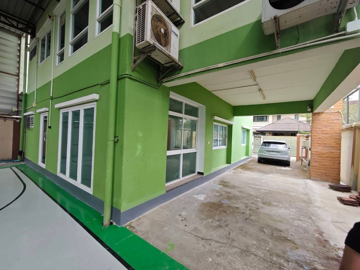 For RentOfficePattanakan, Srinakarin : For rent: 4-story office building, Soi On Nut 66 - Srinakarin 45, parking for 7 cars.