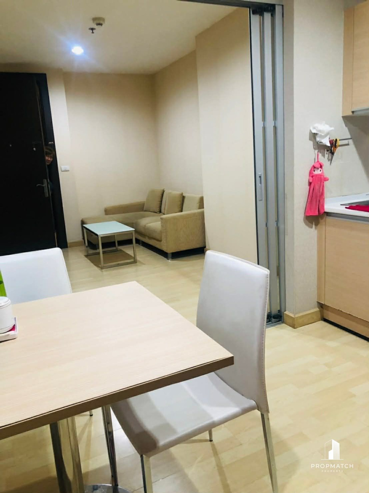 For SaleCondoRatchadapisek, Huaikwang, Suttisan : The price is amazing. Rhythm Ratchada sells for only 3.99m, big room 46 sqm, not a small room, 0 meters from Mrt Ratchada. If interested, make an appointment to view. 064-6696546 Minnie.