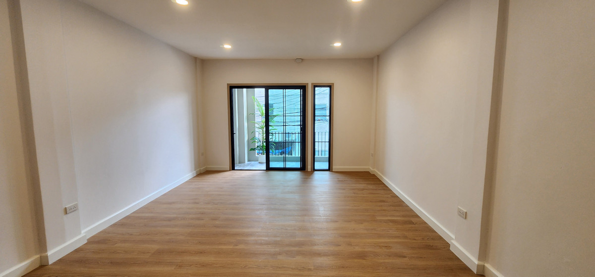 ขายทาวน์โฮมนวมินทร์ รามอินทรา : ขายทาวเฮ้าส์หมู่บ้านเลิศอุบล  รีโนเวทใหม่ 16 ตรว. 