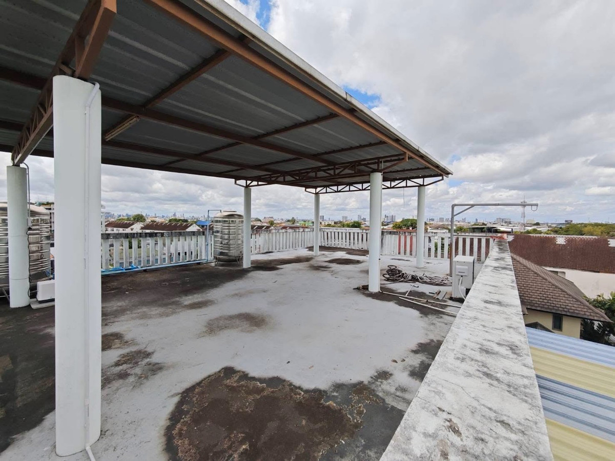 For RentOfficePattanakan, Srinakarin : For rent: 4-story office building, Soi On Nut 66 - Srinakarin 45, parking for 7 cars.