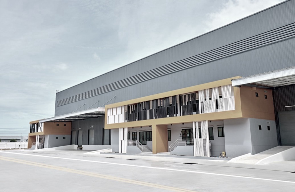 For RentFactoryChachoengsao : 🏭 Factory for Rent | Free Zone, Bangna–Trat Road, Chachoengsao 

💰 Rental Rate: 175 THB / sq.m.
🔸 Security Deposit: 5 months
🔸 Advance Payment: 1 month

📐 Property Details
• Unit 1 Usable area: 3,240 sq.m.
• Unit 2 Usable area: 5,565 sq.m.