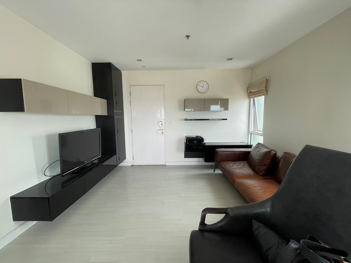 For SaleCondoLadprao, Central Ladprao : Where can I find this price? Selling for only 4.5 m The Room Ratchada-Ladprao, large room 62 sqm, 2 bedrooms, high floor, best view in the project, near MRT Ladprao, very convenient to travel.  If interested, you can make an appointment to view at 064-669