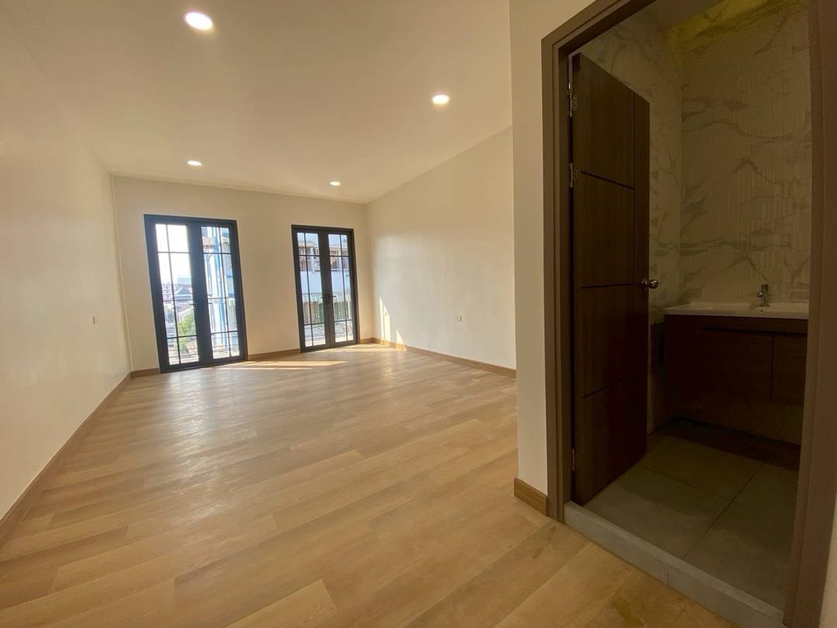 ขายอาคารพาณิชย์รัชดา ห้วยขวาง : ขายตึกอาคารพาณิชย์ ทำเลห้วยขวาง 4ชั้น 3นอน 5น้ำ 6.99ล้านบาท (รีโนเวท) เรียบร้อยแล้ว