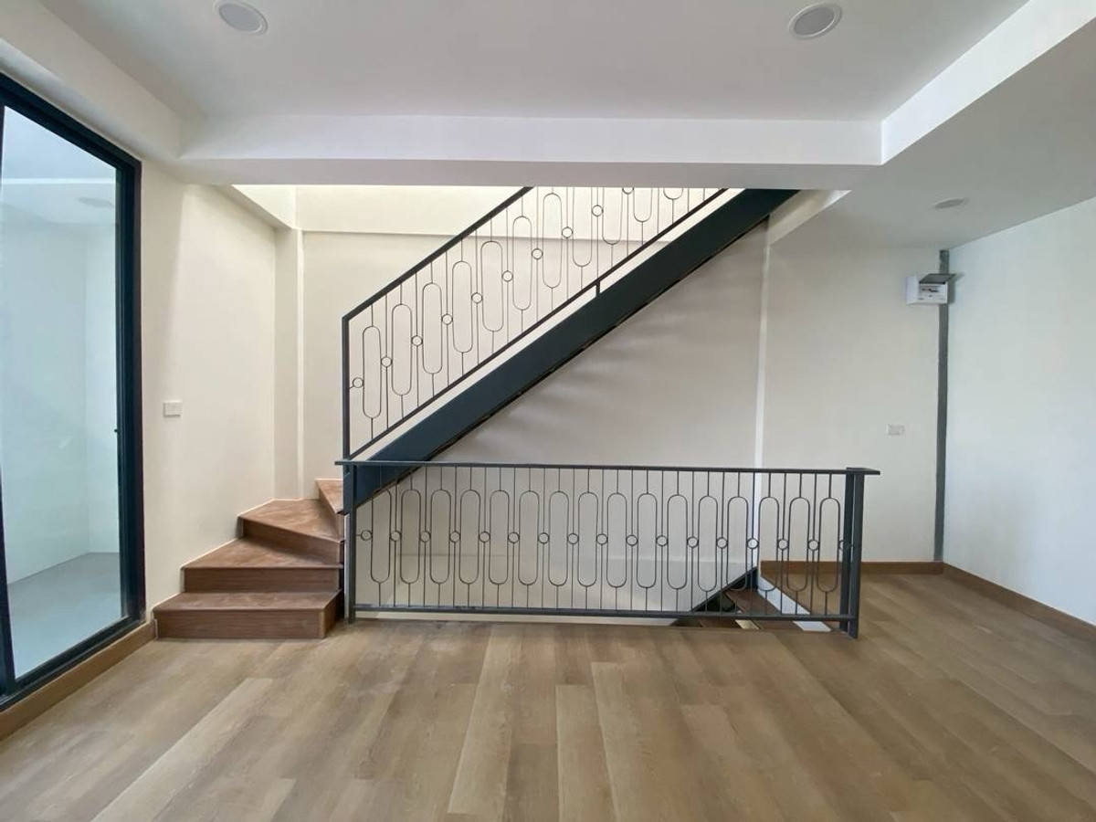 ขายอาคารพาณิชย์รัชดา ห้วยขวาง : ขายตึกอาคารพาณิชย์ ทำเลห้วยขวาง 4ชั้น 3นอน 5น้ำ 6.99ล้านบาท (รีโนเวท) เรียบร้อยแล้ว