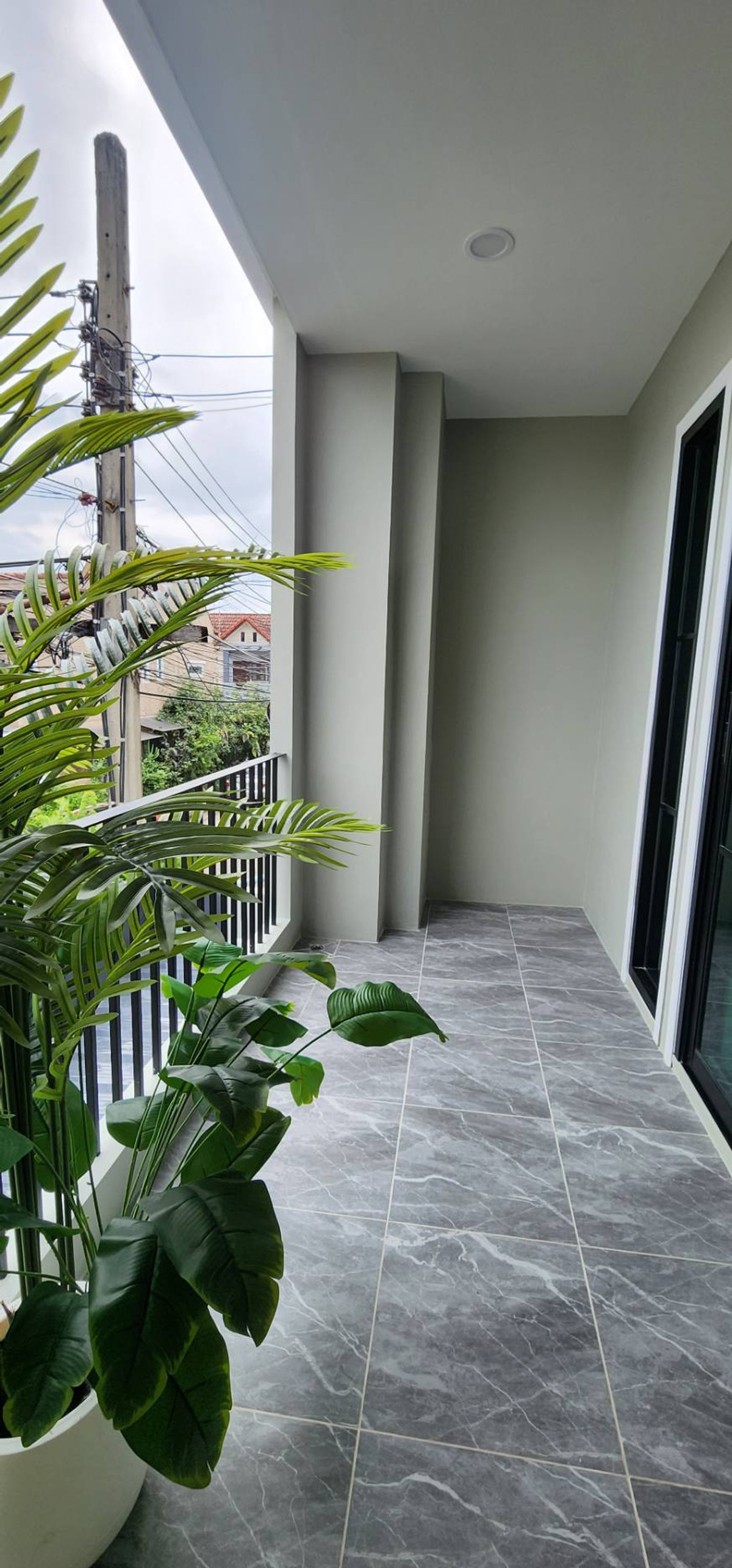 ขายทาวน์โฮมนวมินทร์ รามอินทรา : ขายทาวเฮ้าส์หมู่บ้านเลิศอุบล  รีโนเวทใหม่ 16 ตรว. 