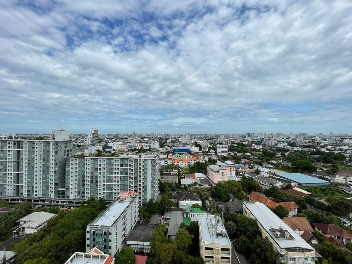 For SaleCondoLadprao, Central Ladprao : Where can I find this price? Selling for only 4.5 m The Room Ratchada-Ladprao, large room 62 sqm, 2 bedrooms, high floor, best view in the project, near MRT Ladprao, very convenient to travel.  If interested, you can make an appointment to view at 064-669