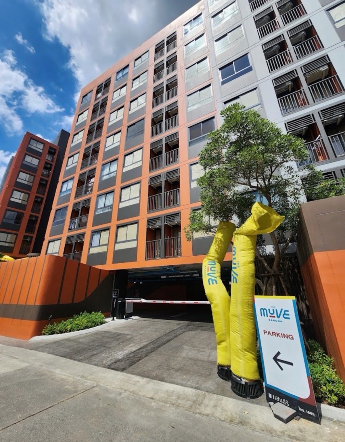 ขายคอนโดบางนา แบริ่ง ลาซาล : 📍📍ขาย THE MUVE Bangna (เดอะ มูฟ บางนา)📍📍
👉  คอนโด Low Rise
👉 1นอน 1น้ำ 25.19 ตรม.
👉 ชั้น 7 วิวสระว่ายน้ำ
👉Fully Furnished
💸 1,890,000 บาท
📍ราคานี้รวมค่าใช้จ่ายวันโอนกรรมสิทธิ์ทุกอย่างแล้ว