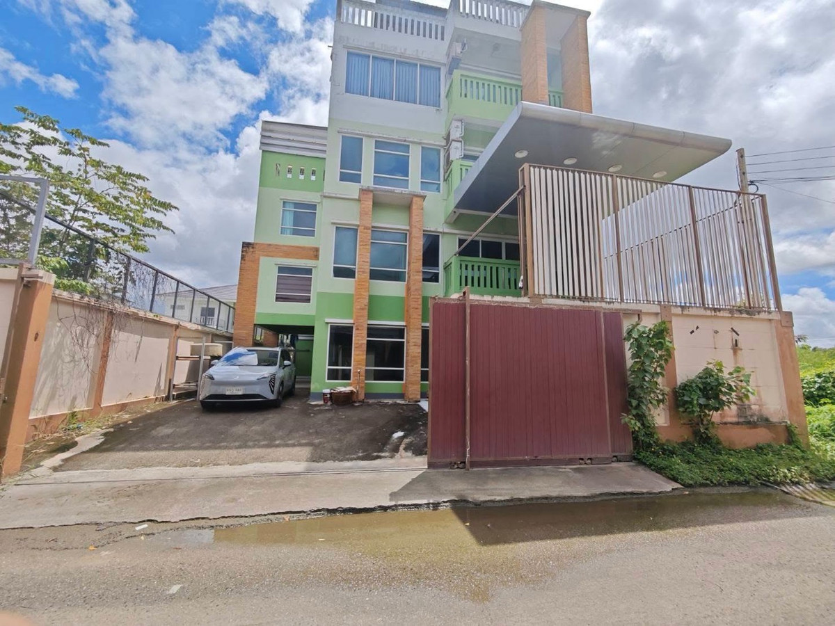 For RentOfficePattanakan, Srinakarin : For rent: 4-story office building, Soi On Nut 66 - Srinakarin 45, parking for 7 cars.