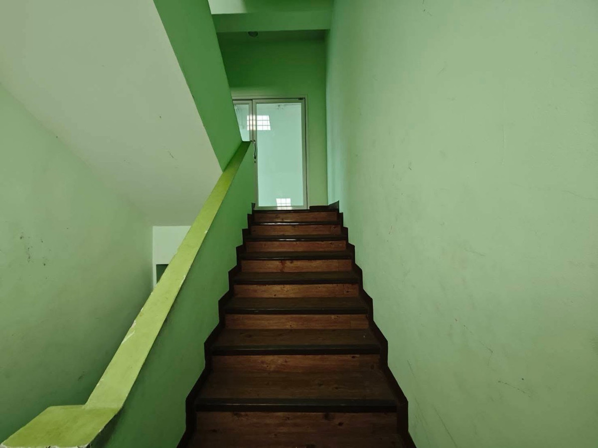 For RentOfficePattanakan, Srinakarin : For rent: 4-story office building, Soi On Nut 66 - Srinakarin 45, parking for 7 cars.