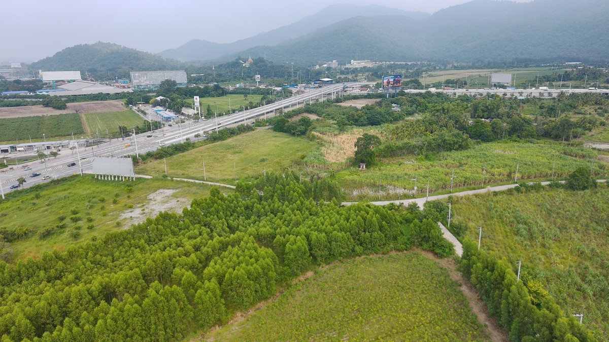 ขายที่ดินพัทยา บางแสน ชลบุรี สัตหีบ : Land for sale in Bangsaen, 16 rai, beautiful land with mountain views, next to the road!!