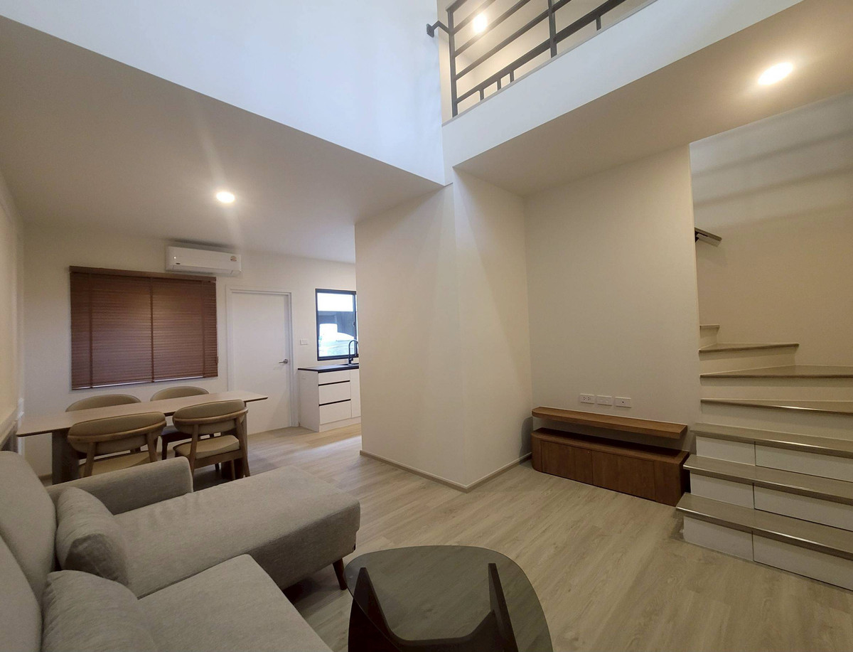 ขายทาวน์โฮมบางนา แบริ่ง ลาซาล : ทาวน์โฮม 3 ชั้น 2 ที่จอดรถ 3 ห้องนอน 4 ห้องน้ำ วิวหน้าสวนขนาดใหญ่