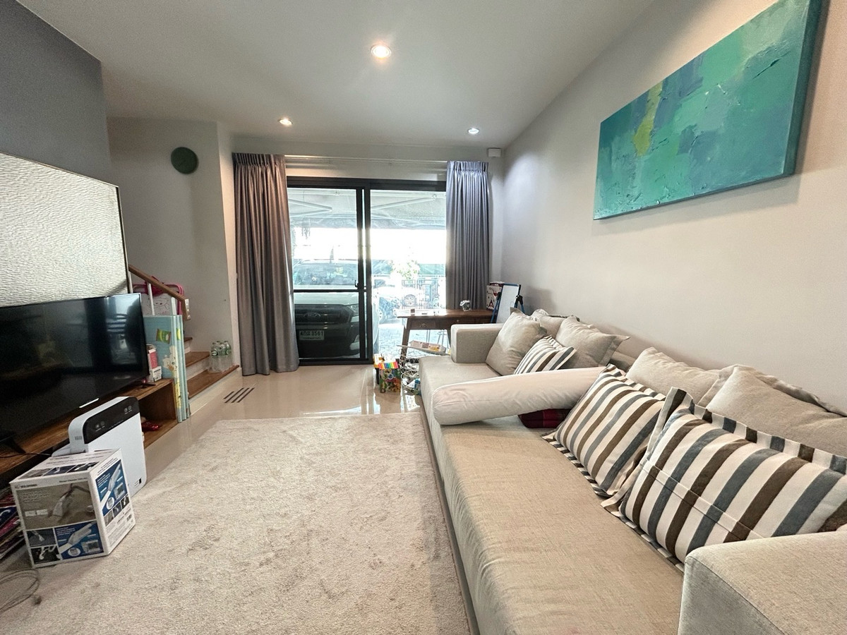 For SaleTownhomeRathburana, Suksawat : House for sale in the middle of the city, Sathorn, Suksawat, well decorated, 3-storey house style, 3 bedrooms, 3 bathrooms. Make an appointment to view the house, call 0645254286.