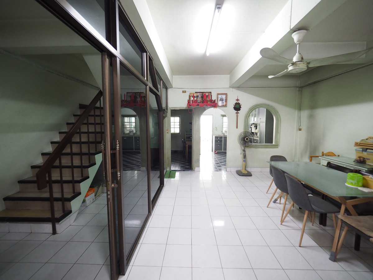 ให้เช่าทาวน์โฮมพระราม 3 สาธุประดิษฐ์ : ให้เช่าทาวน์เฮาส์ 3 ชั้นในหมู่บ้านใกล้โลตัสพระราม 3