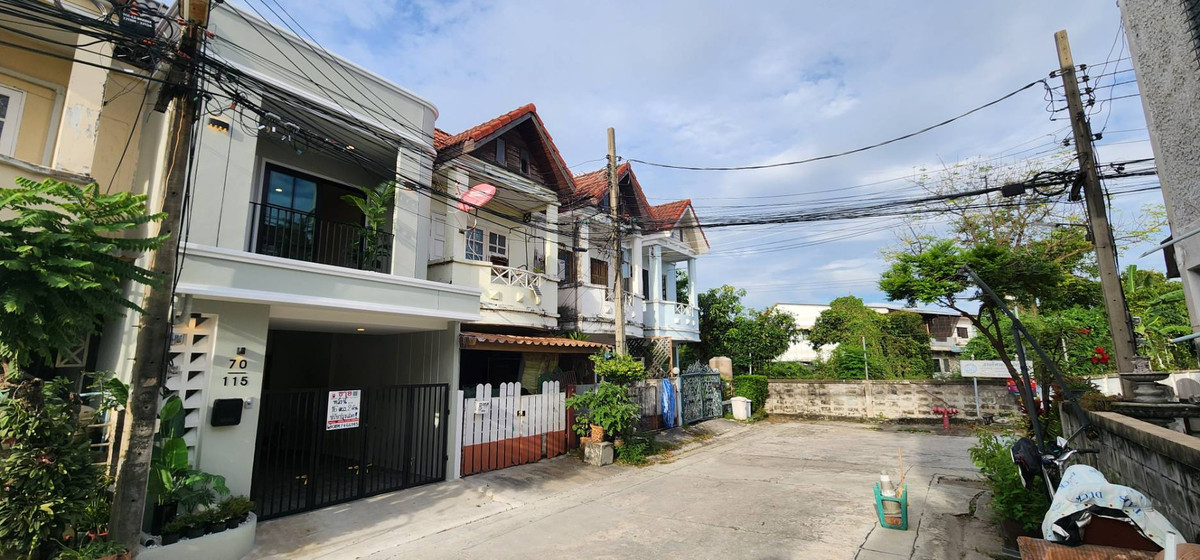 ขายทาวน์โฮมนวมินทร์ รามอินทรา : ขายทาวเฮ้าส์หมู่บ้านเลิศอุบล  รีโนเวทใหม่ 16 ตรว. 