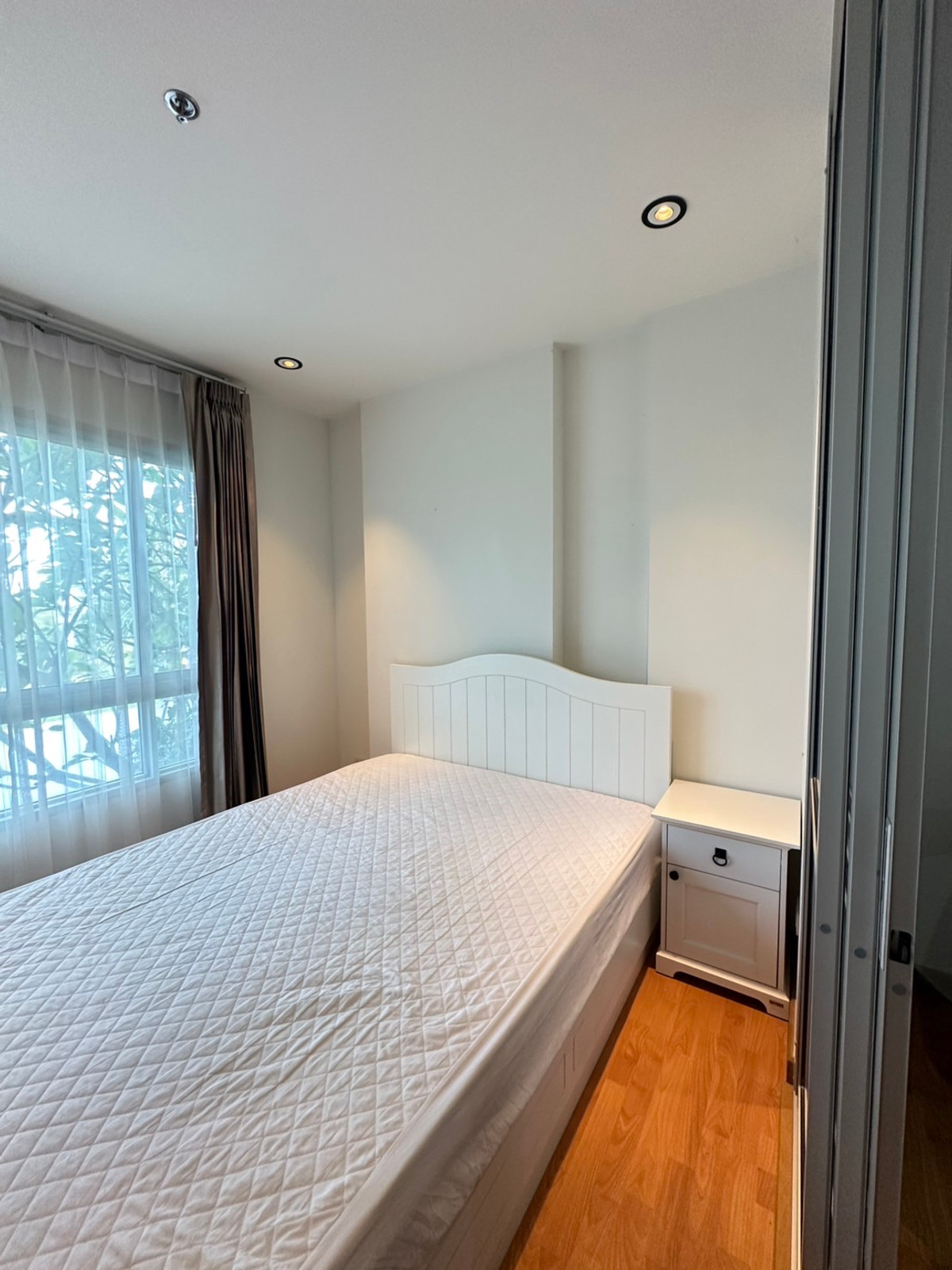 For RentCondoBang kae, Phetkasem : For rent: The President Phetkasem - Bang Khae, beautiful, cheap, ready to move in, near MRT Lak Song, if interested contact Line @841qqlnr