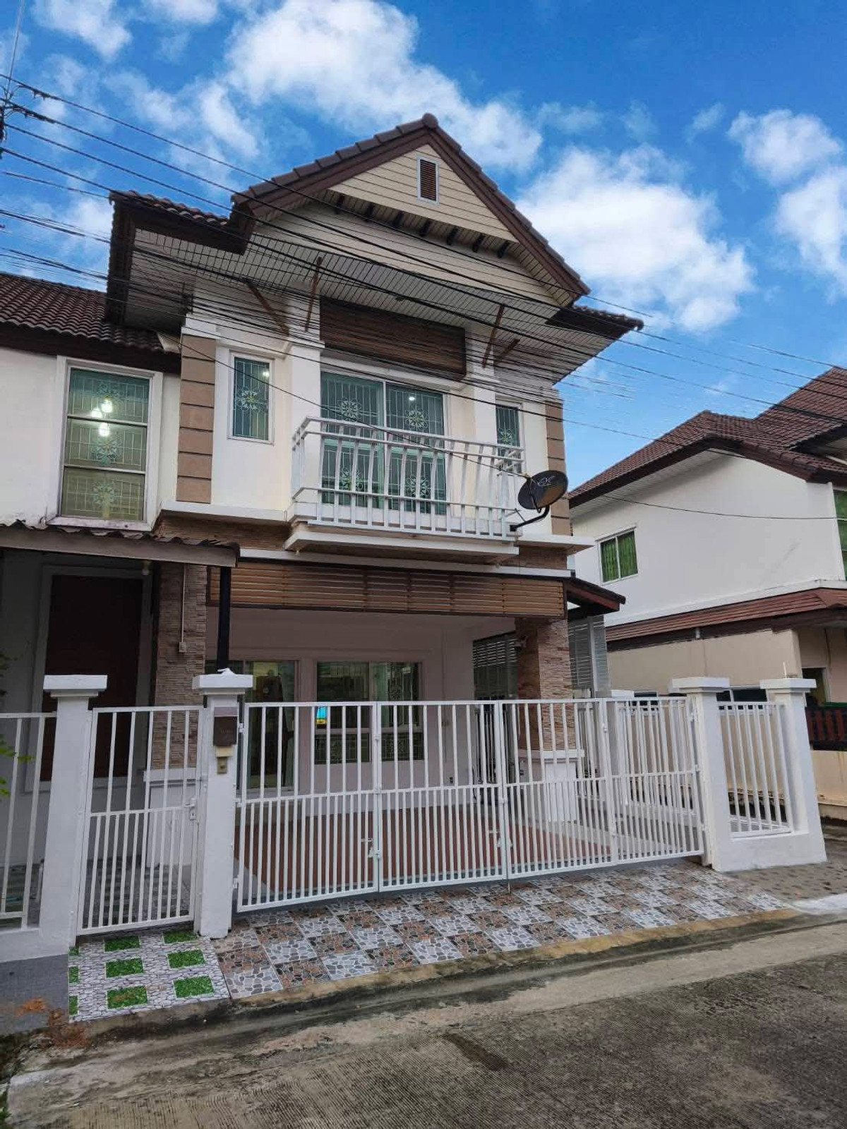 ให้เช่าทาวน์โฮมนวมินทร์ รามอินทรา : ER25272 🟢 ให้เช่า / For Rent The Town Permsin | บ้าน 3 ห้องนอน 2 ห้องน้ำ + ห้องเก็บของ | 130 ตร.ม. | 🚆 ใกล้ BTS สะพานใหม่ | 💰 18,000 บาท/เดือน