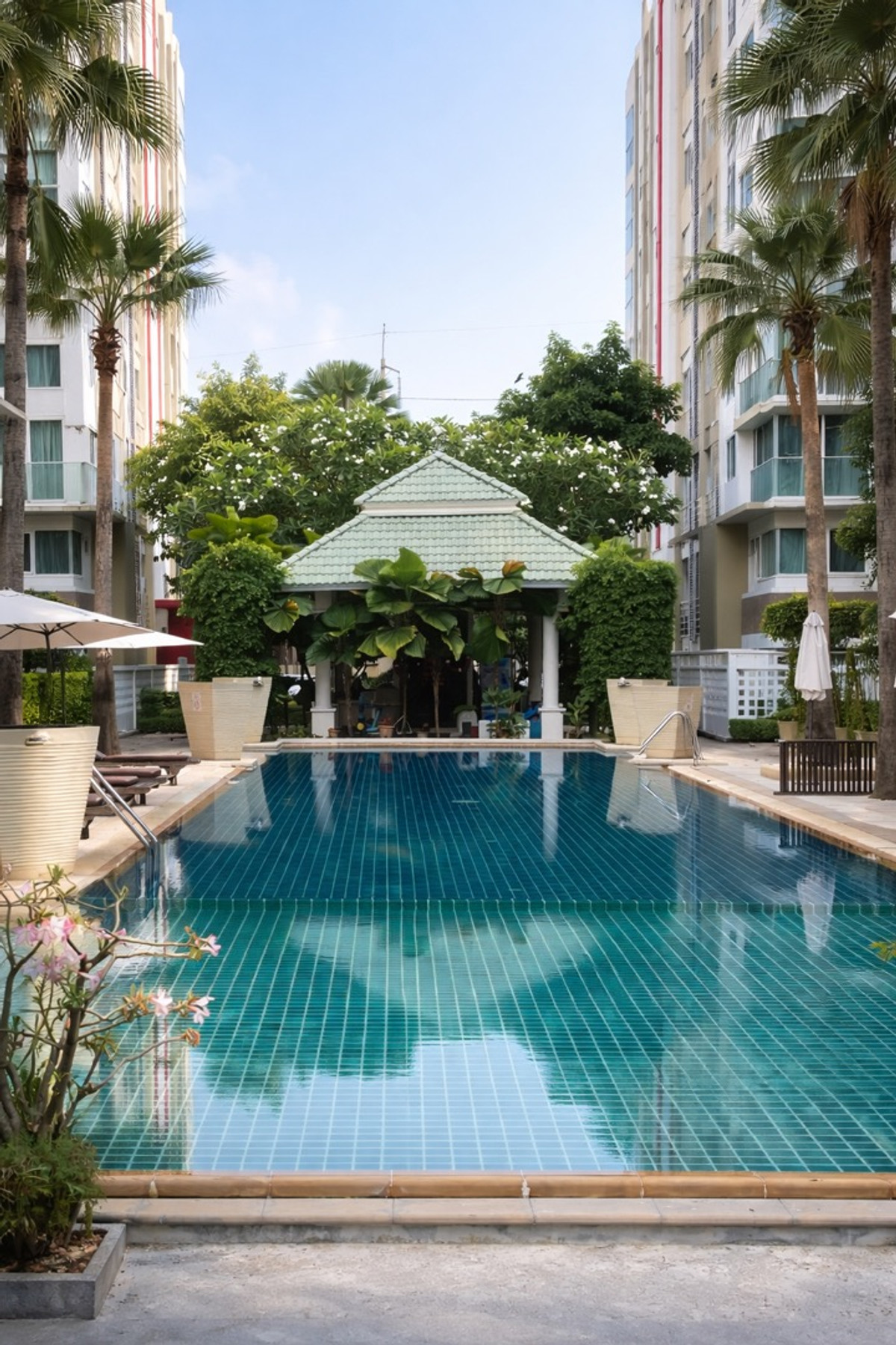 ให้เช่าคอนโดท่าพระ ตลาดพลู วุฒากาศ : ปล่อยเช่า  เมโทร ปาร์ค สาทร เฟส 1 รีโนเวทใหม่ เครื่องใช้ไฟฟ้าและเฟอร์นิเจอร์ใหม่หมดไม่เคยใช้งาน 