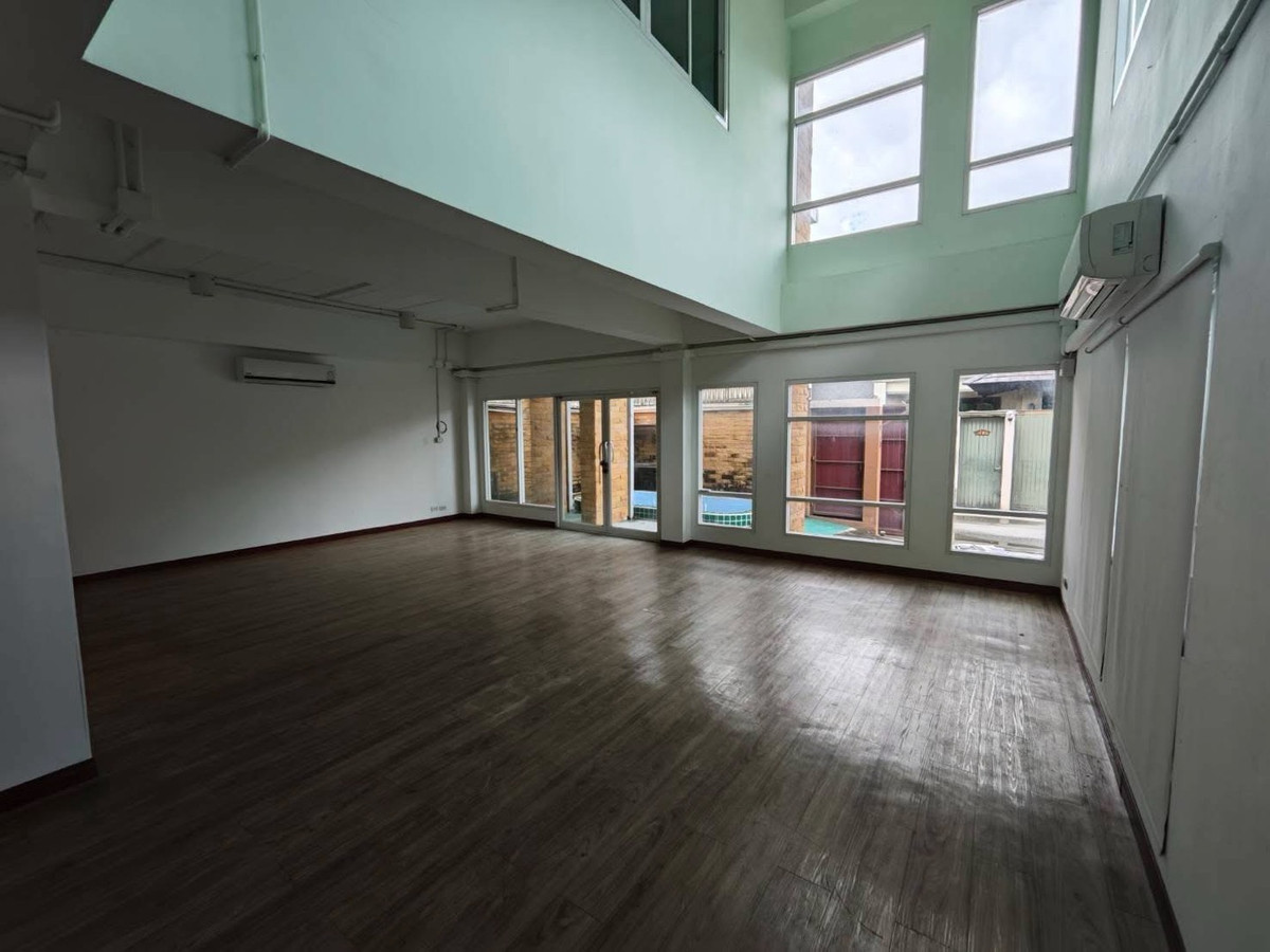 For RentOfficePattanakan, Srinakarin : For rent: 4-story office building, Soi On Nut 66 - Srinakarin 45, parking for 7 cars.