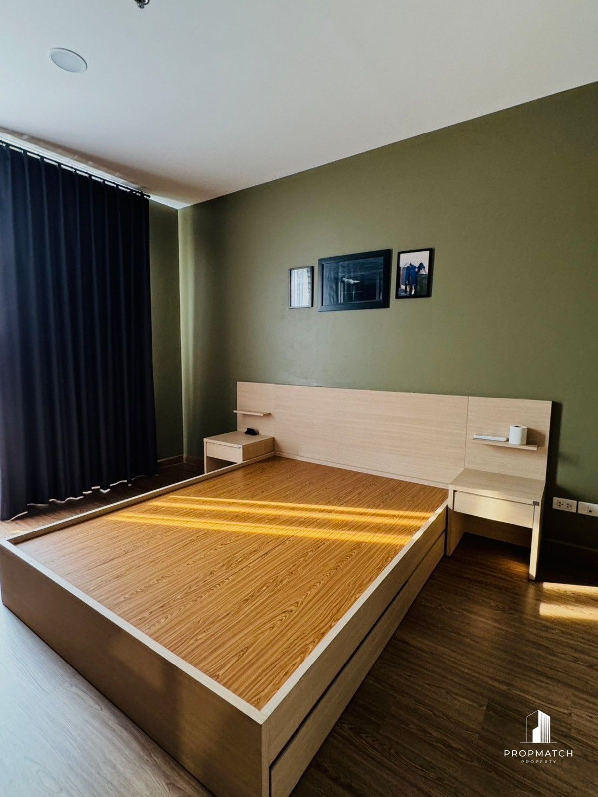 For SaleCondoRatchadapisek, Huaikwang, Suttisan : The price is amazing. Rhythm Ratchada sells for only 3.99m, big room 46 sqm, not a small room, 0 meters from Mrt Ratchada. If interested, make an appointment to view. 064-6696546 Minnie.