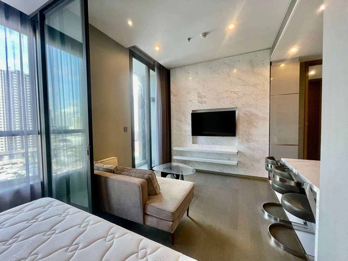 For RentCondoRama9, Petchburi, RCA : City center! Luxury condo THE ESSE at SINGHA COMPLEX, ready to move in, near BTS/MRT Phetchaburi, a hot deal that you shouldnt miss.