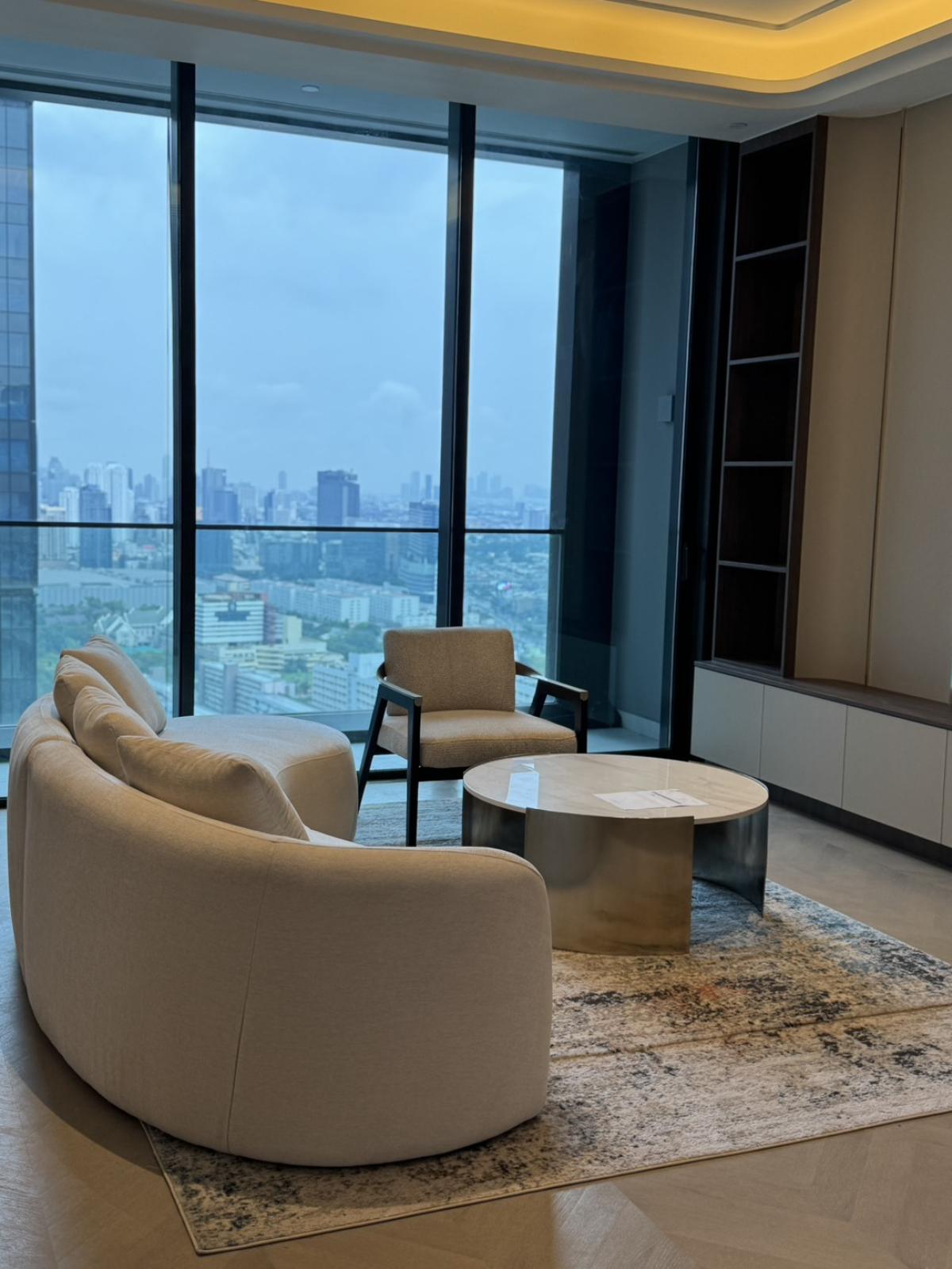For SaleCondoWitthayu, Chidlom, Langsuan, Ploenchit : 03/04/2026, # Drop cell! Luxury condo ONE89 Wireless 3 bedrooms 226 sqm. Near Lumpini Park Ready to move in 0642748883