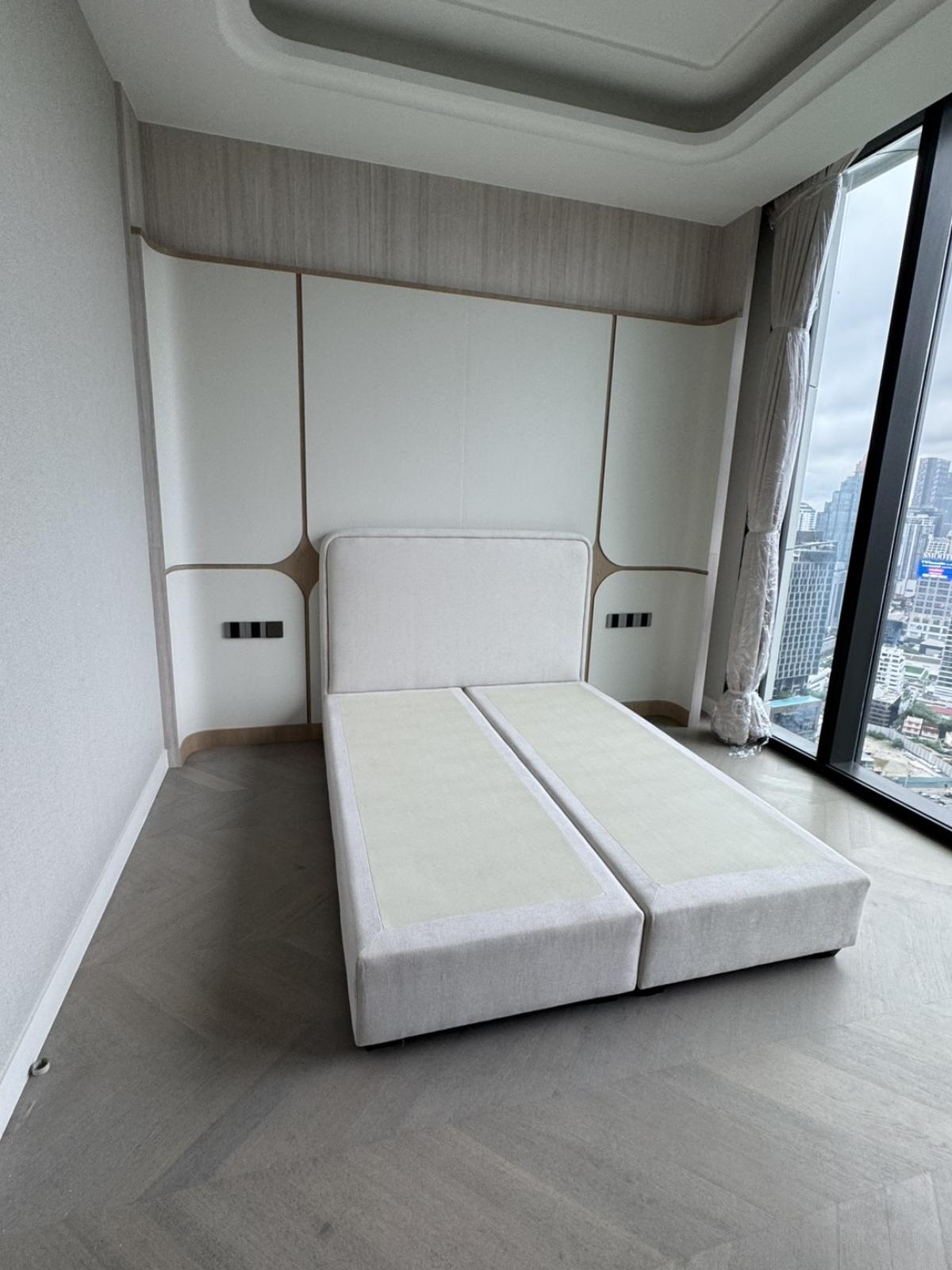 For SaleCondoWitthayu, Chidlom, Langsuan, Ploenchit : 03/04/2026, # Drop cell! Luxury condo ONE89 Wireless 3 bedrooms 226 sqm. Near Lumpini Park Ready to move in 0642748883