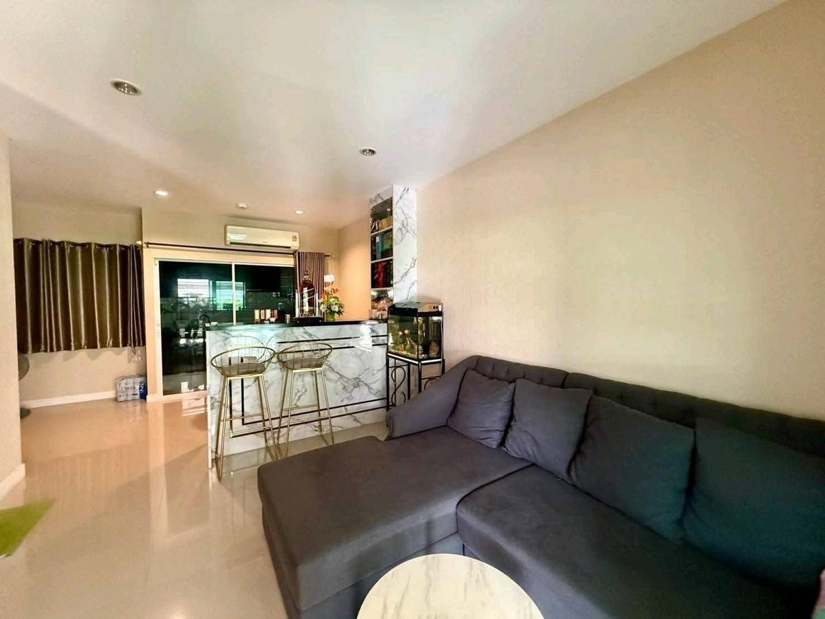 For RentTownhomeLadkrabang, Suwannaphum Airport : Townhome for rent, townhome, Sammakorn Avenue Suvarnabhumi Village, near Robinson Lat Krabang, only 8 minutes.