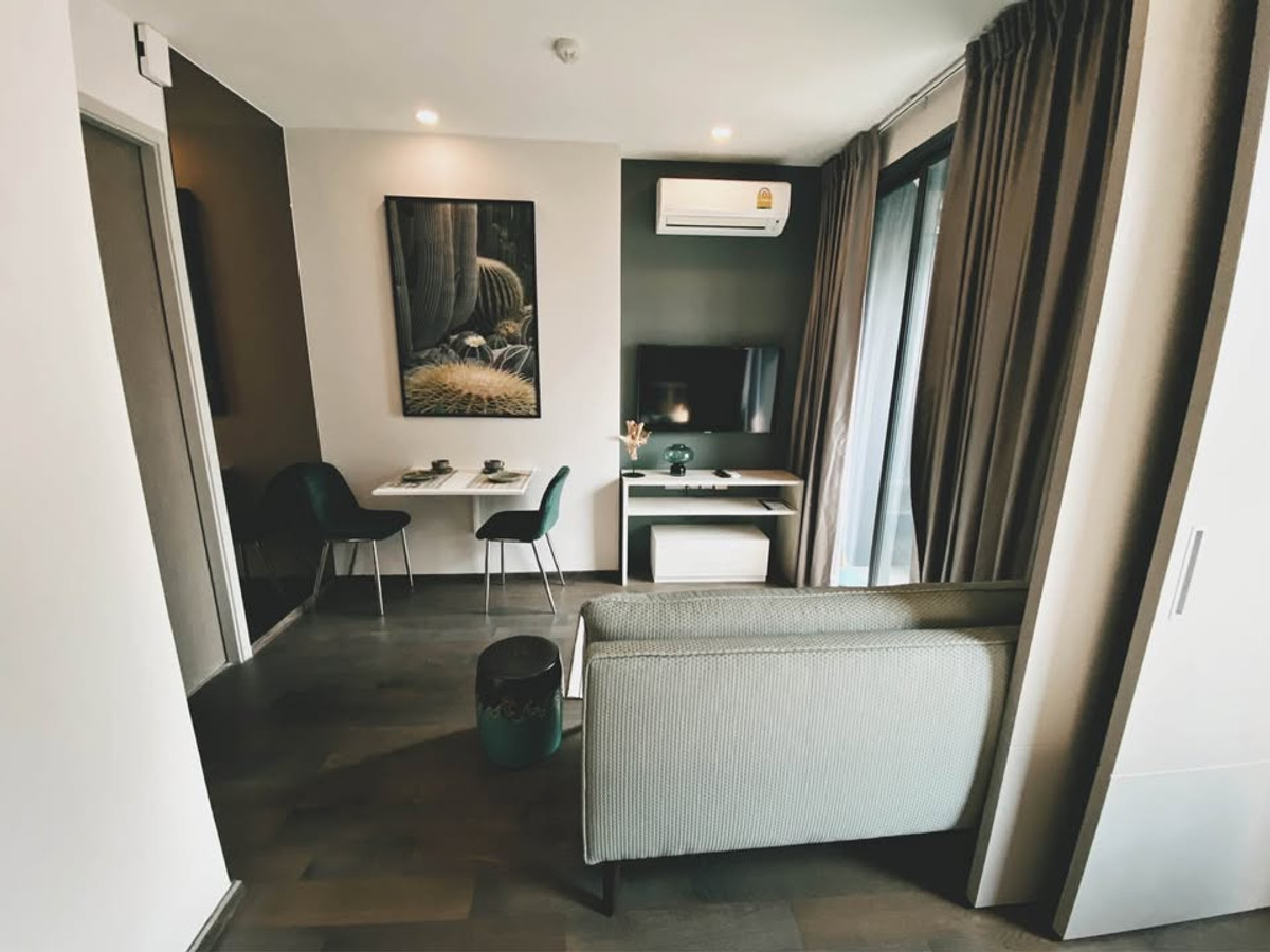 ให้เช่าคอนโดราชเทวี พญาไท : Ideo Q Siam Ratchathewi【𝐑𝐄𝐍𝐓】🔥เฟอร์บิ้วอินโทนเทาอ่อน ผ้าม่านเบจ และไฟ warm light ละมุน🔥 ติดต่อไลน์ไอดี: @hacondo