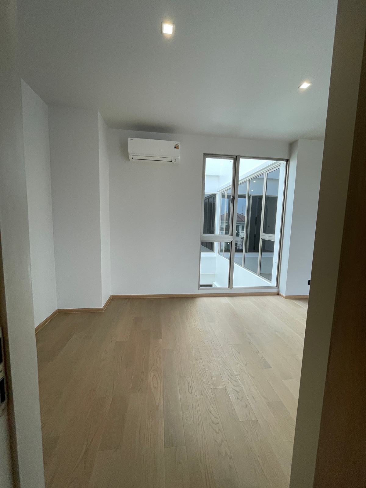 ขายบ้านเกษตร นวมินทร์ ลาดปลาเค้า : ขายบ้านหรู Providence Lane Kaset–Nawamin (โพรวิเดนซ์ เลน เกษตร–นวมินทร์)  บ้านเดี่ยว 3 ชั้น พร้อมลิฟต์และสระว่ายน้ำส่วนตัว บนทำเลศักยภาพใจกลางเกษตร–นวมินทร์ เดินทางสะดวก ใกล้ทางด่วนและรถไฟฟ้าถึง 2 สาย