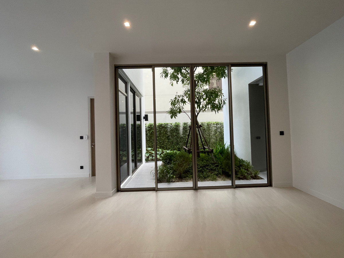 ขายบ้านเกษตร นวมินทร์ ลาดปลาเค้า : ขายบ้านหรู Providence Lane Kaset–Nawamin (โพรวิเดนซ์ เลน เกษตร–นวมินทร์)  บ้านเดี่ยว 3 ชั้น พร้อมลิฟต์และสระว่ายน้ำส่วนตัว บนทำเลศักยภาพใจกลางเกษตร–นวมินทร์ เดินทางสะดวก ใกล้ทางด่วนและรถไฟฟ้าถึง 2 สาย