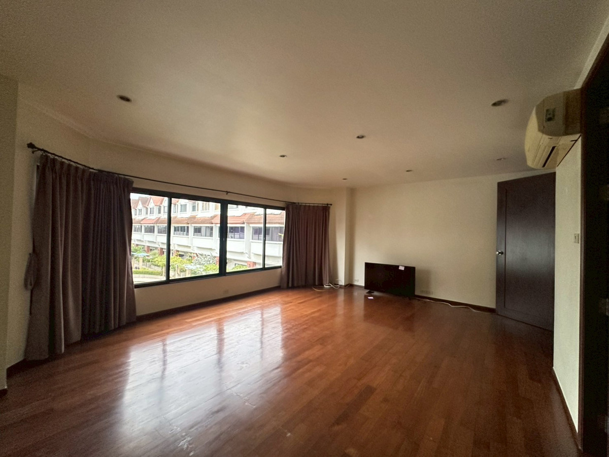 For RentHouseSukhumvit, Asoke, Thonglor : ✨5-storey house in Ekkamai for rent! 4 bedroom  4 bathroom unfurnished 450 sq.m ready for move in near BTS Ekkamai