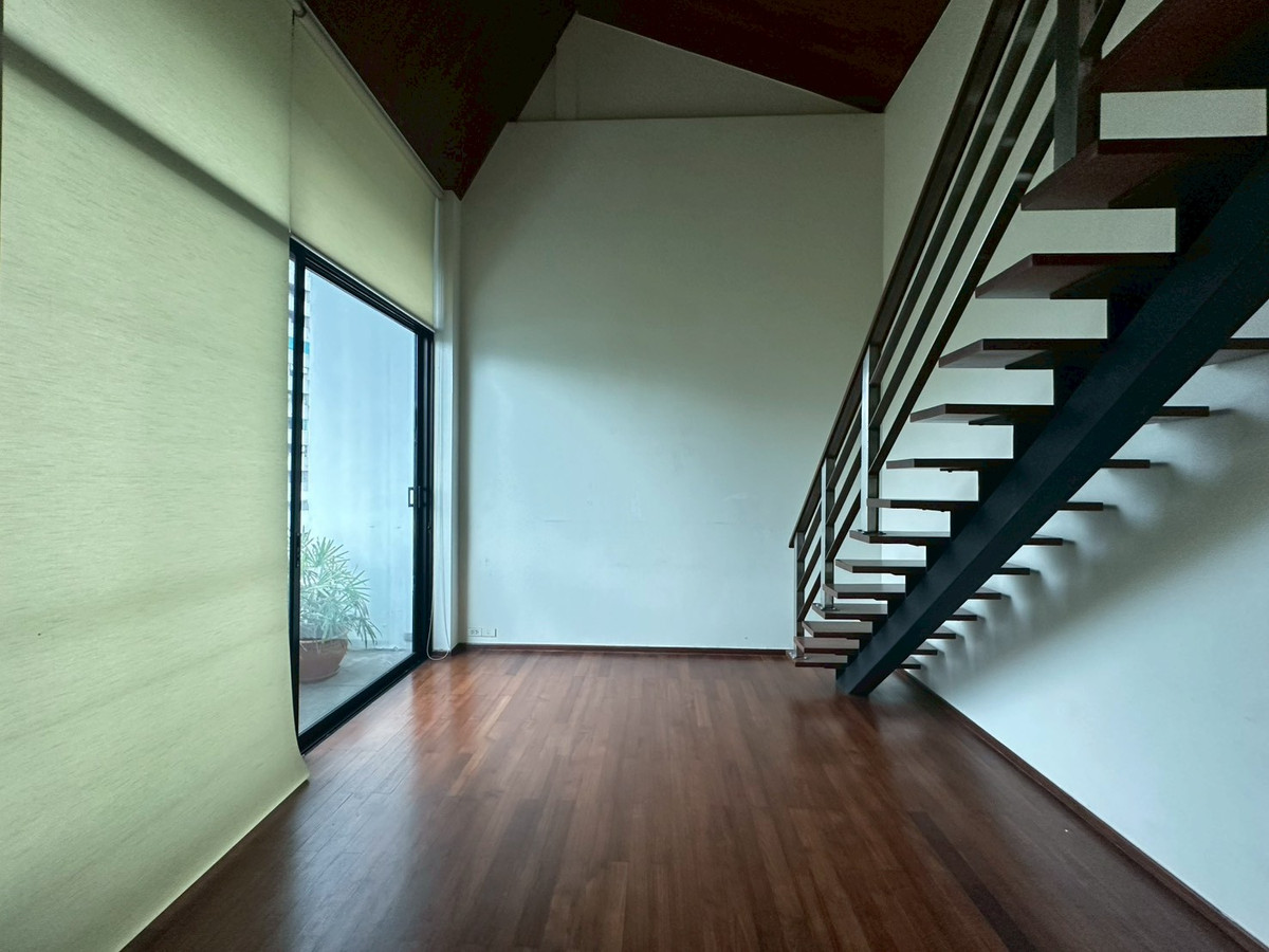 For RentHouseSukhumvit, Asoke, Thonglor : ✨5-storey house in Ekkamai for rent! 4 bedroom  4 bathroom unfurnished 450 sq.m ready for move in near BTS Ekkamai