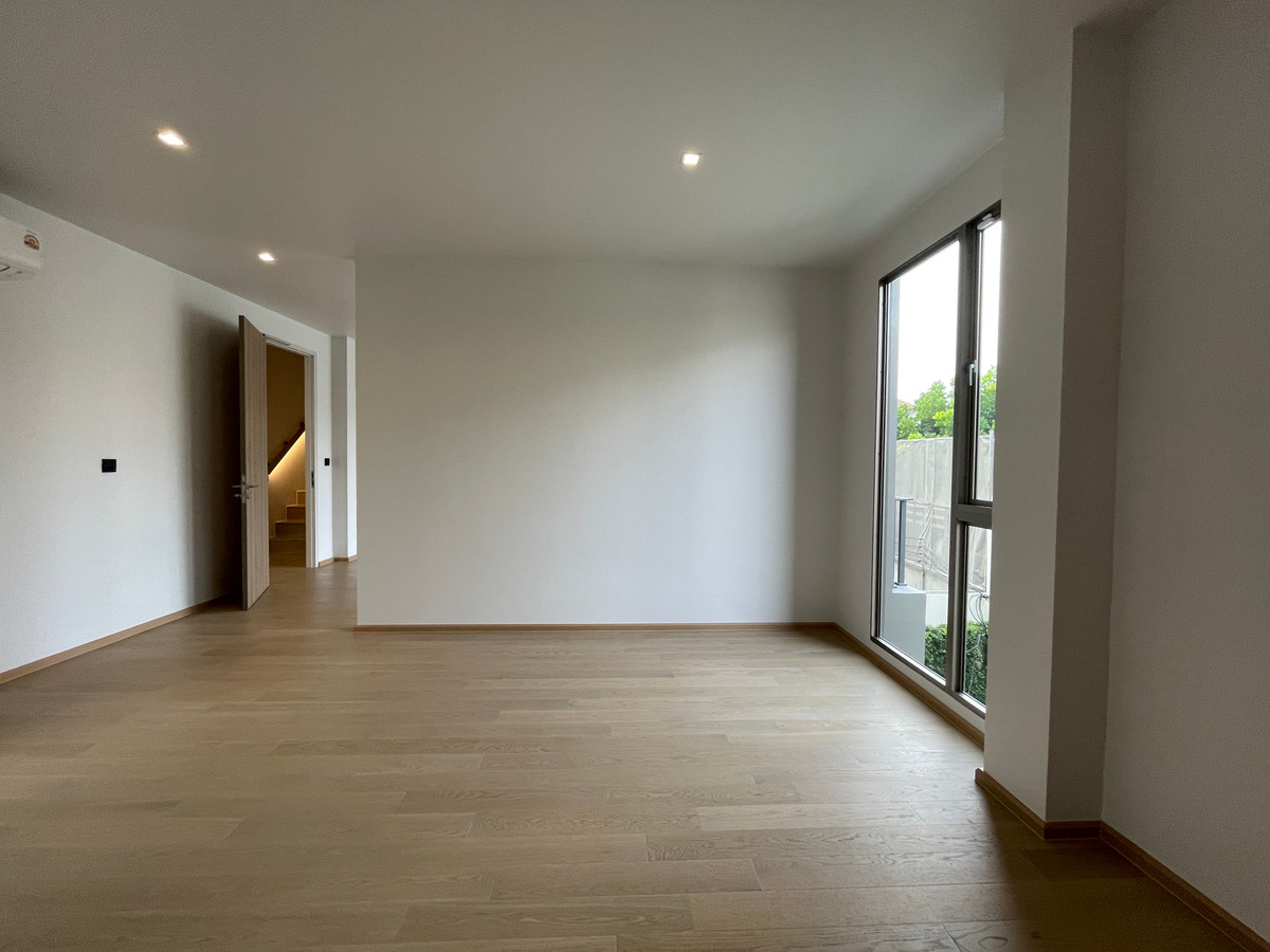 ขายบ้านเกษตร นวมินทร์ ลาดปลาเค้า : ขายบ้านหรู Providence Lane Kaset–Nawamin (โพรวิเดนซ์ เลน เกษตร–นวมินทร์)  บ้านเดี่ยว 3 ชั้น พร้อมลิฟต์และสระว่ายน้ำส่วนตัว บนทำเลศักยภาพใจกลางเกษตร–นวมินทร์ เดินทางสะดวก ใกล้ทางด่วนและรถไฟฟ้าถึง 2 สาย