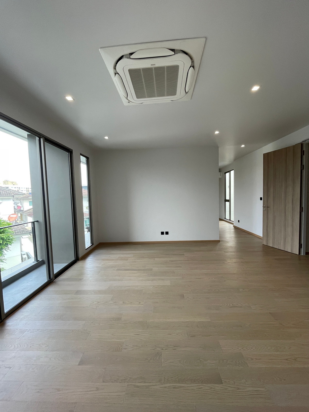 ขายบ้านเกษตร นวมินทร์ ลาดปลาเค้า : ขายบ้านหรู Providence Lane Kaset–Nawamin (โพรวิเดนซ์ เลน เกษตร–นวมินทร์)  บ้านเดี่ยว 3 ชั้น พร้อมลิฟต์และสระว่ายน้ำส่วนตัว บนทำเลศักยภาพใจกลางเกษตร–นวมินทร์ เดินทางสะดวก ใกล้ทางด่วนและรถไฟฟ้าถึง 2 สาย