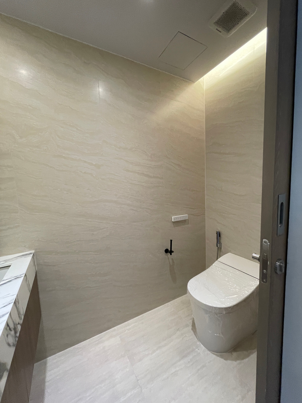 ขายบ้านเกษตร นวมินทร์ ลาดปลาเค้า : ขายบ้านหรู Providence Lane Kaset–Nawamin (โพรวิเดนซ์ เลน เกษตร–นวมินทร์)  บ้านเดี่ยว 3 ชั้น พร้อมลิฟต์และสระว่ายน้ำส่วนตัว บนทำเลศักยภาพใจกลางเกษตร–นวมินทร์ เดินทางสะดวก ใกล้ทางด่วนและรถไฟฟ้าถึง 2 สาย