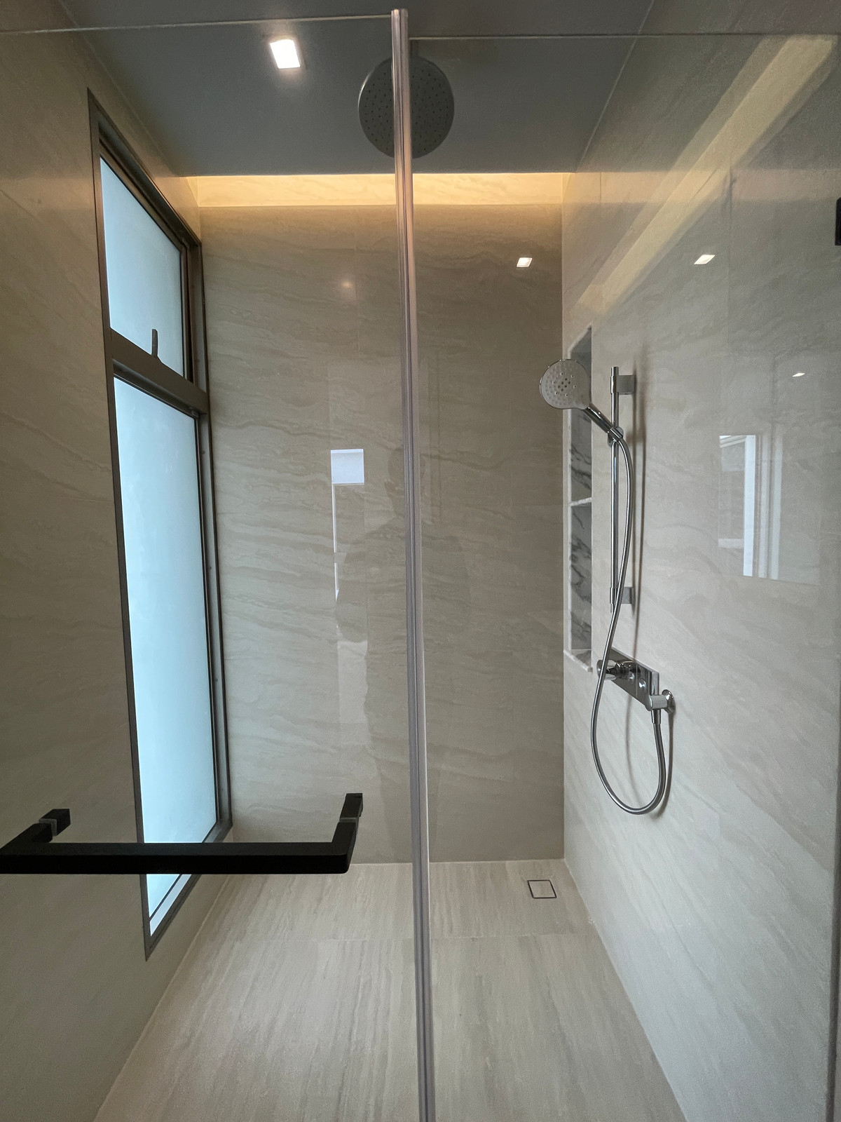 ขายบ้านเกษตร นวมินทร์ ลาดปลาเค้า : ขายบ้านหรู Providence Lane Kaset–Nawamin (โพรวิเดนซ์ เลน เกษตร–นวมินทร์)  บ้านเดี่ยว 3 ชั้น พร้อมลิฟต์และสระว่ายน้ำส่วนตัว บนทำเลศักยภาพใจกลางเกษตร–นวมินทร์ เดินทางสะดวก ใกล้ทางด่วนและรถไฟฟ้าถึง 2 สาย