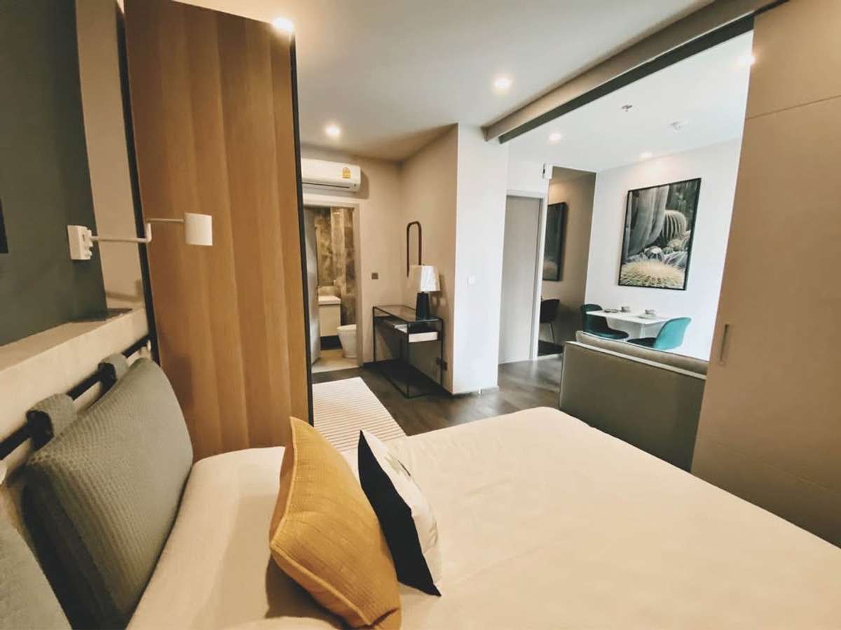 ให้เช่าคอนโดราชเทวี พญาไท : Ideo Q Siam Ratchathewi【𝐑𝐄𝐍𝐓】🔥เฟอร์บิ้วอินโทนเทาอ่อน ผ้าม่านเบจ และไฟ warm light ละมุน🔥 ติดต่อไลน์ไอดี: @hacondo